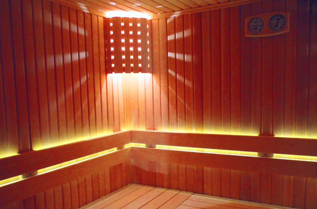 sauna imalatı , saunaya uygun ağaçlardan yapılır.